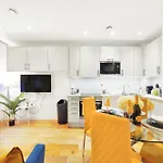 Grand Studio Apartments In Feltham