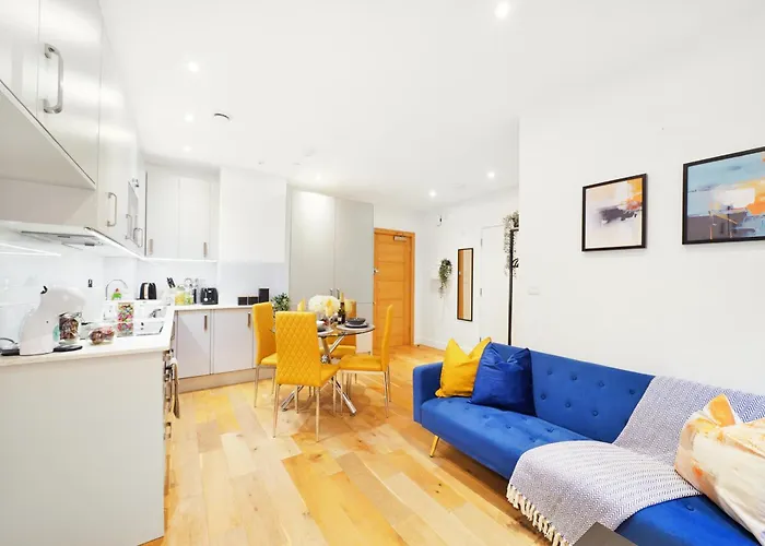 Grand Studio Apartments In Feltham