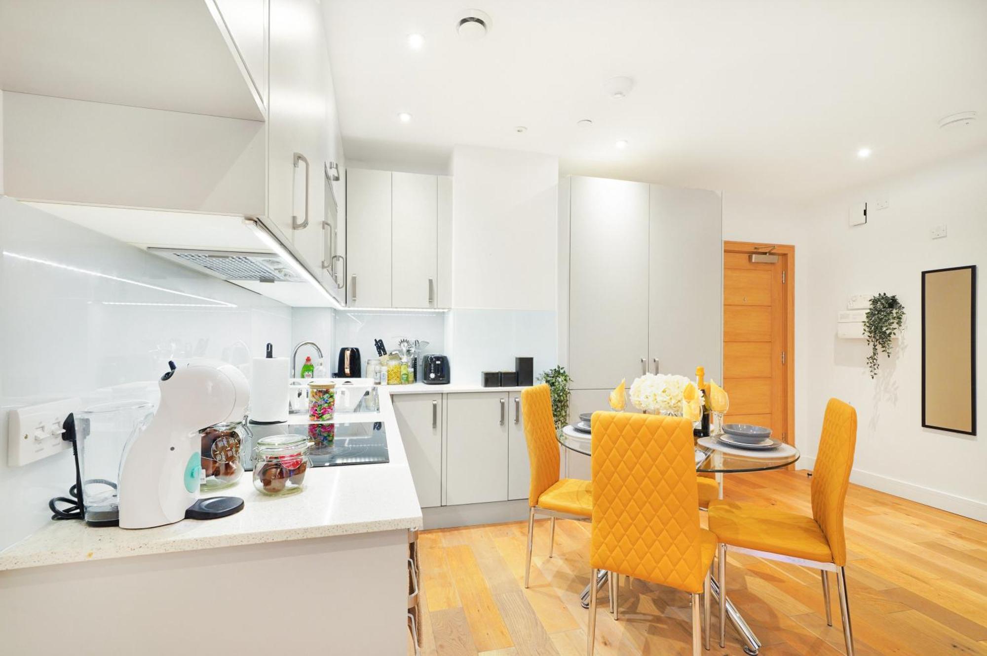 Apartment Grand In Feltham