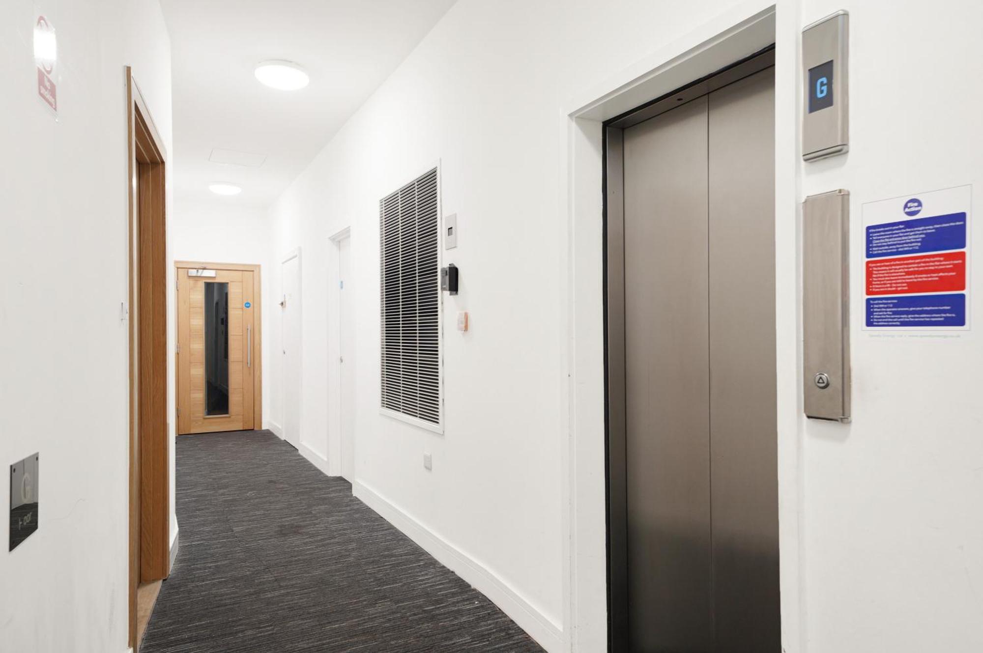 Grand In Apartment Feltham