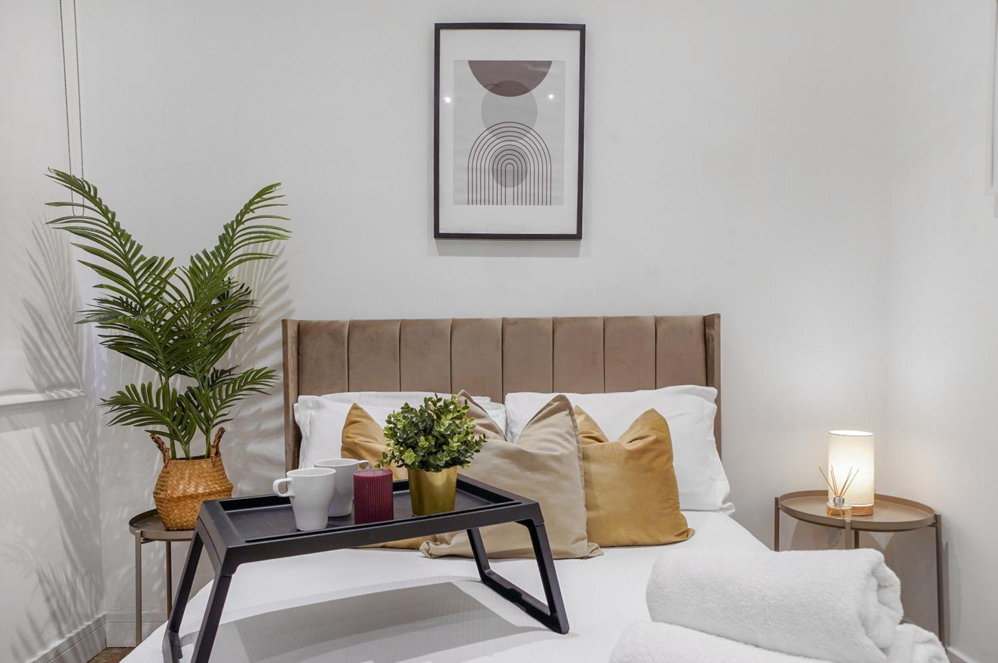 Apartment Grand In Feltham